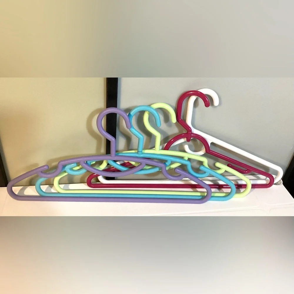 5 adult thick heavyweight hangers + 6 pant/skirt hangers